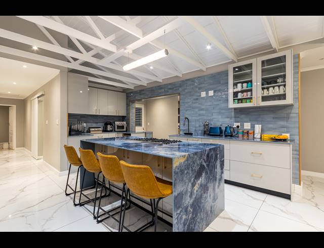 6 BEDROOM FREEHOLD FOR SALE IN TIJGERHOF
